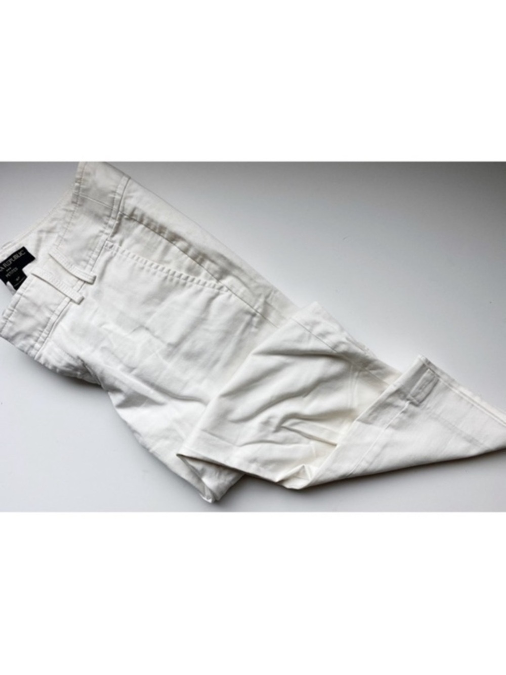 Banana Republic • Cropped White Trousers Petite